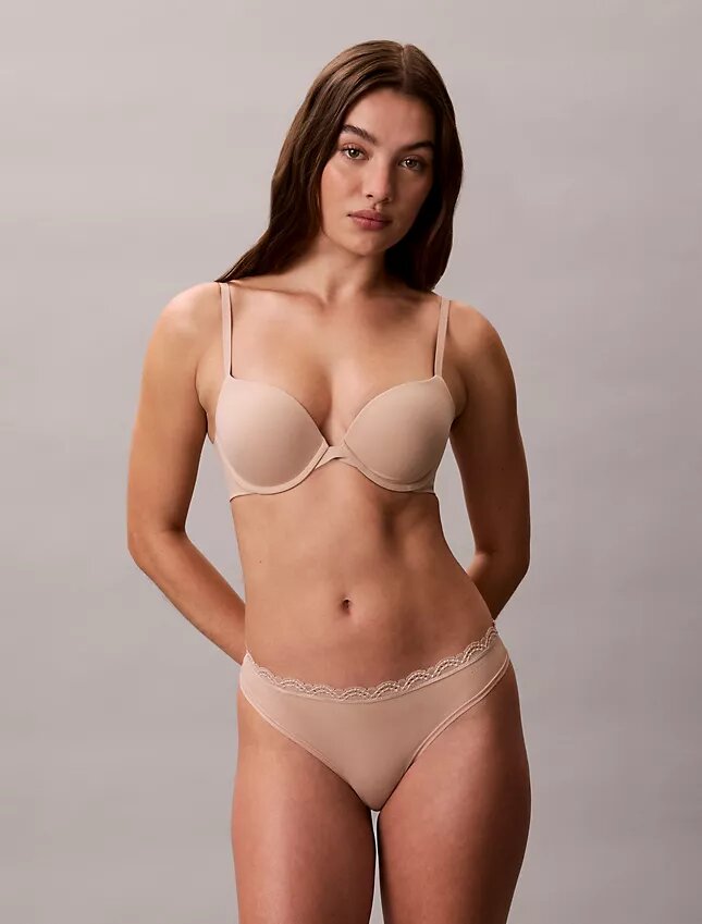 Thong din microfibră elastică cu dantelă Thong din microfibră elastică cu dantelă