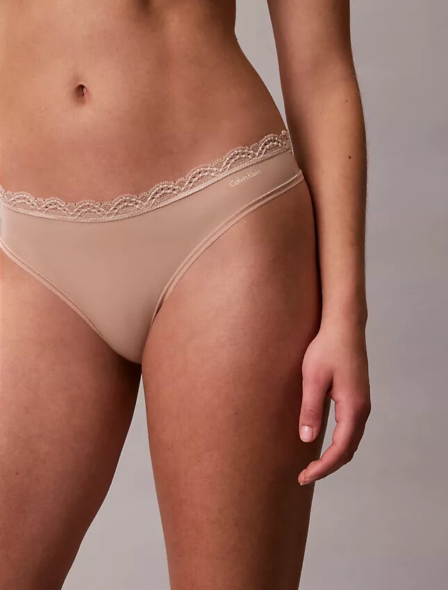 Thong din microfibră elastică cu dantelă Thong din microfibră elastică cu dantelă