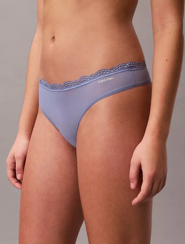 Thong din microfibră elastică cu dantelă, pachet de 3 Thong din microfibră elastică cu dantelă, pachet de 3