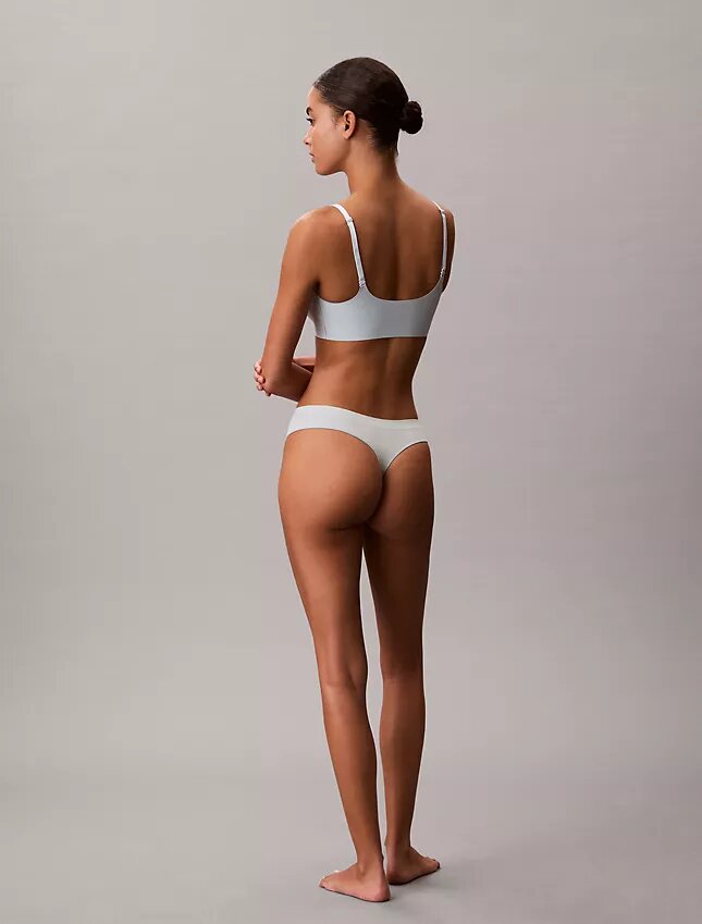 Thong flexibilă lipită Thong flexibilă lipită