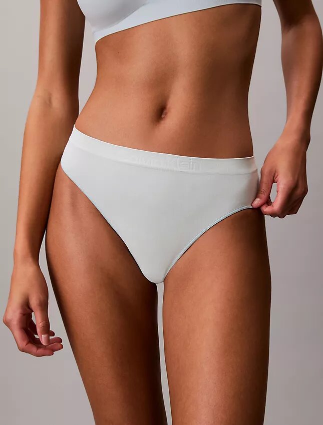 Thong flexibilă lipită Thong flexibilă lipită