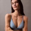 Top de bikini modern cu logo triunghiular