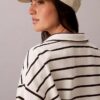 Top scurt din material frotir cu monogramă în dungi Top scurt din material frotir cu monogramă în dungi
