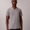 Tricou clasic cu guler în V Liquid Touch