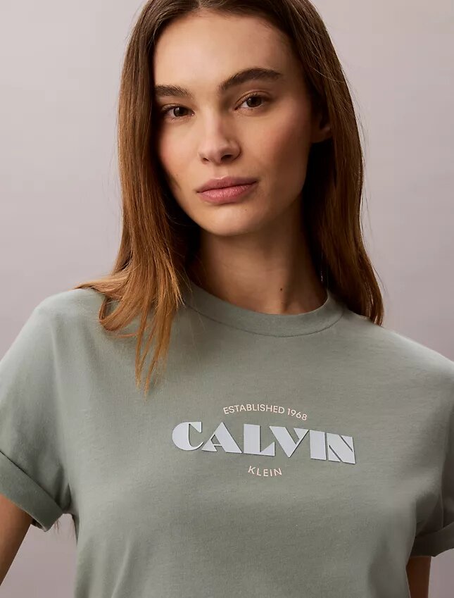 Tricou clasic cu logo grafic îndrăzneț Tricou clasic cu logo grafic îndrăzneț