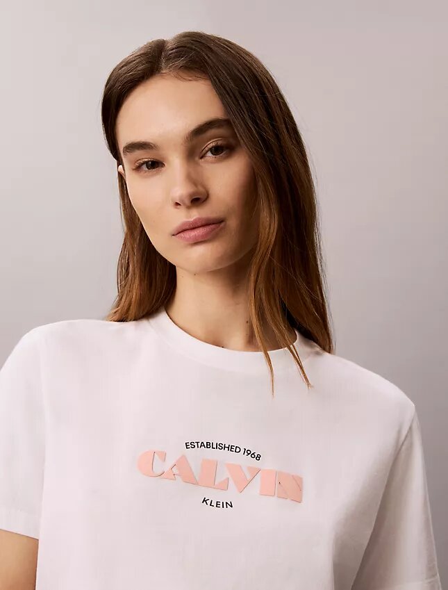Tricou clasic cu logo grafic îndrăzneț Tricou clasic cu logo grafic îndrăzneț