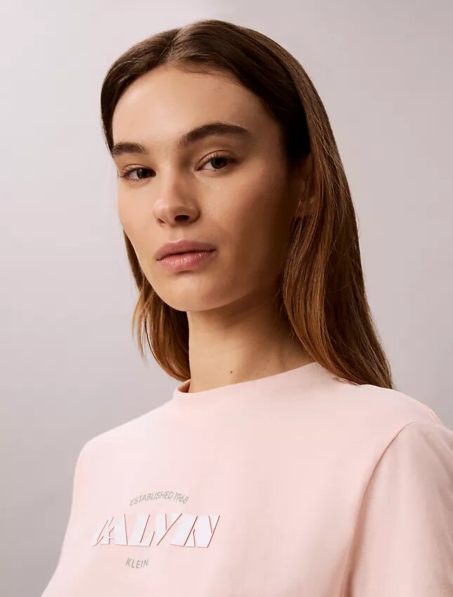 Tricou clasic cu logo grafic îndrăzneț Tricou clasic cu logo grafic îndrăzneț