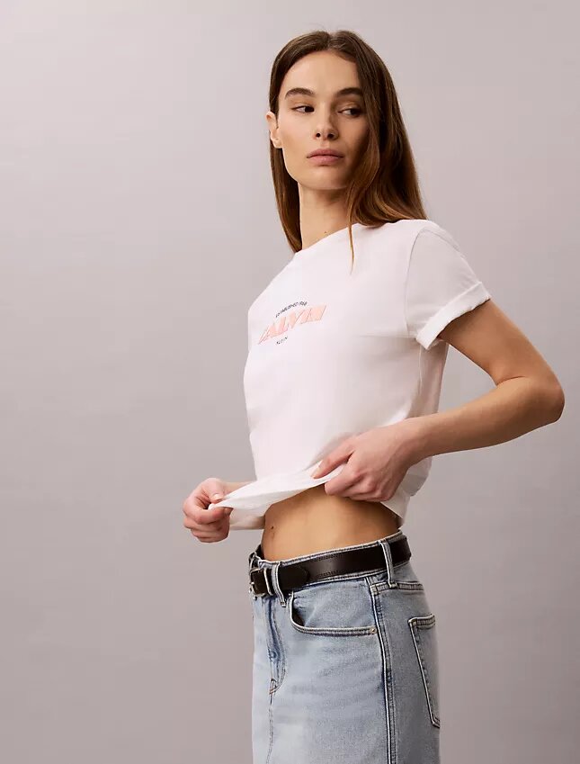 Tricou clasic cu logo grafic îndrăzneț Tricou clasic cu logo grafic îndrăzneț