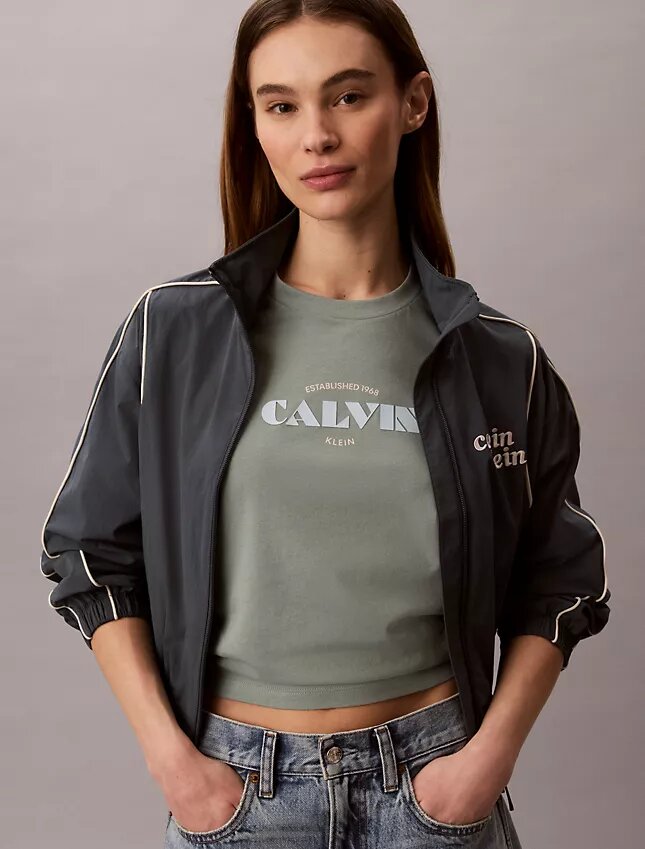 Tricou clasic cu logo grafic îndrăzneț Tricou clasic cu logo grafic îndrăzneț
