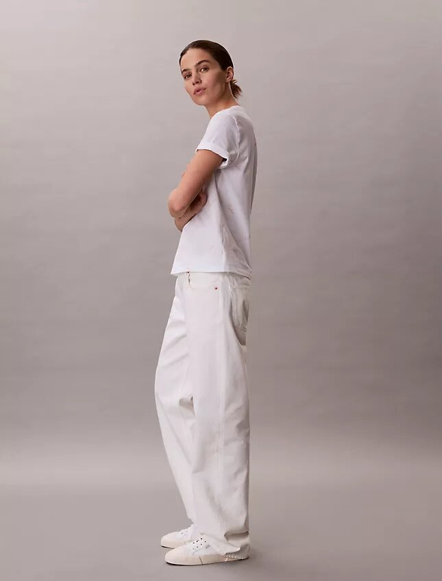Tricou clasic cu logo tip scris pe toată suprafața Tricou clasic cu logo tip scris pe toată suprafața