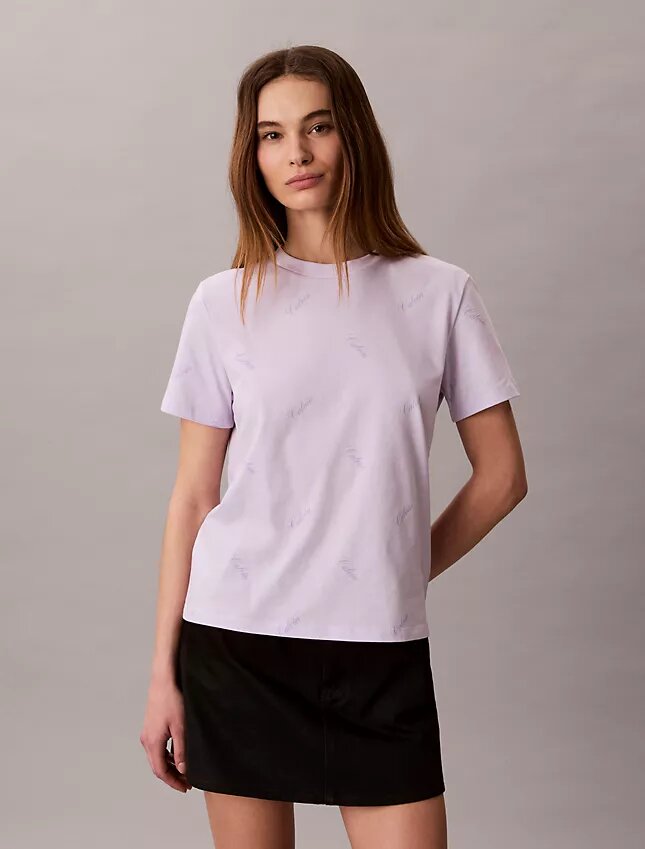 Tricou clasic cu logo tip scris pe toată suprafața Tricou clasic cu logo tip scris pe toată suprafața