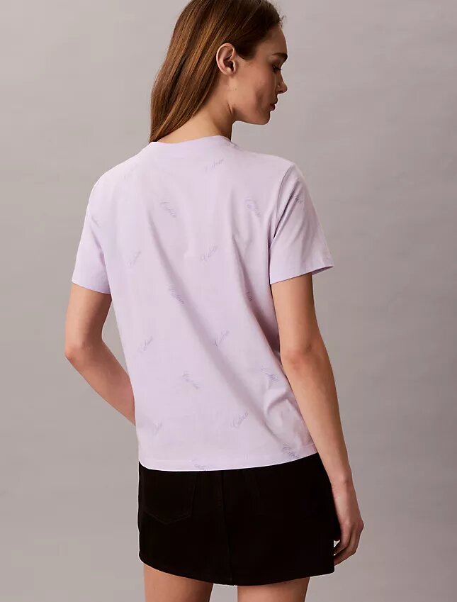 Tricou clasic cu logo tip scris pe toată suprafața Tricou clasic cu logo tip scris pe toată suprafața