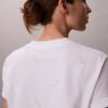 Tricou clasic cu logo tip scris pe toată suprafața Tricou clasic cu logo tip scris pe toată suprafața