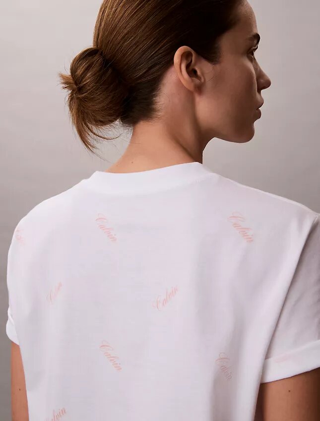 Tricou clasic cu logo tip scris pe toată suprafața Tricou clasic cu logo tip scris pe toată suprafața