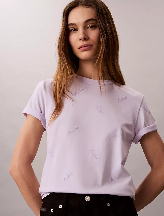 Tricou clasic cu logo tip scris pe toată suprafața Tricou clasic cu logo tip scris pe toată suprafața