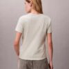Tricou cu guler în V și emblemă CK brodată