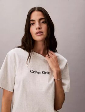 Tricou cu guler rotund, croială dreaptă și logo standard