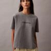 Tricou cu guler rotund, croială dreaptă și logo standard