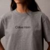 Tricou cu guler rotund, croială dreaptă și logo standard