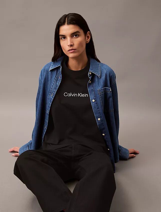 Tricou cu guler rotund, croială dreaptă și logo standard Tricou cu guler rotund, croială dreaptă și logo standard