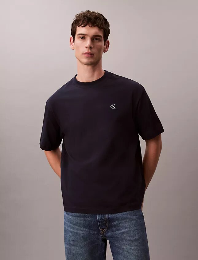 Tricou cu guler rotund, croială lejeră, cu logo din arhivă Tricou cu guler rotund, croială lejeră, cu logo din arhivă