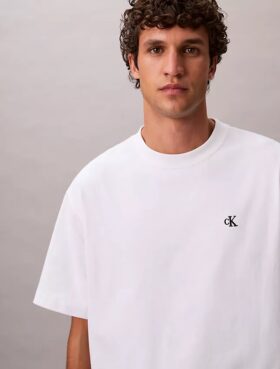Tricou cu guler rotund, croială lejeră, cu logo din arhivă