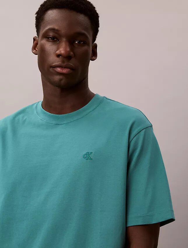 Tricou cu guler rotund, croială lejeră, cu logo din arhivă Tricou cu guler rotund, croială lejeră, cu logo din arhivă
