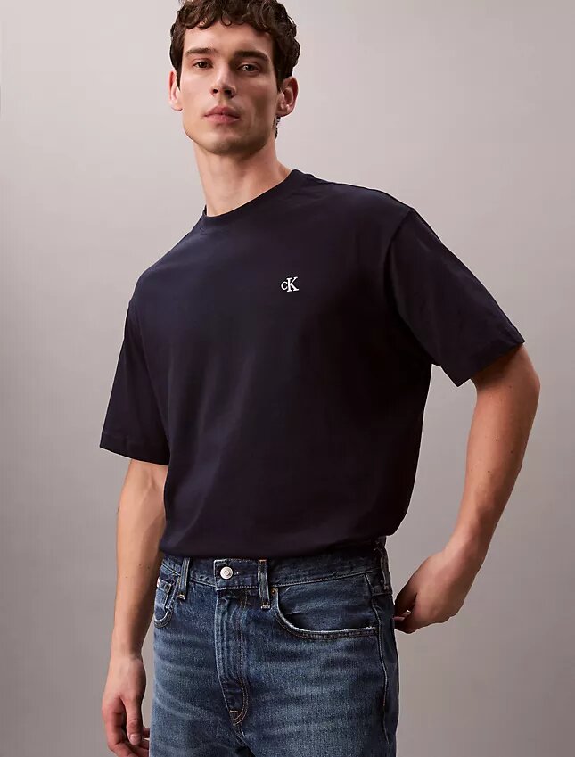 Tricou cu guler rotund, croială lejeră, cu logo din arhivă Tricou cu guler rotund, croială lejeră, cu logo din arhivă