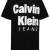 Tricou cu guler rotund și logo Ckj îndrăzneț pentru băieți Tricou cu guler rotund și logo Ckj îndrăzneț pentru băieți