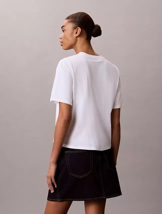 Tricou drept cu imprimeu grafic Calvin Klein în stil cursiv Tricou drept cu imprimeu grafic Calvin Klein în stil cursiv