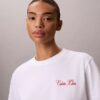 Tricou drept cu imprimeu grafic Calvin Klein în stil cursiv Tricou drept cu imprimeu grafic Calvin Klein în stil cursiv