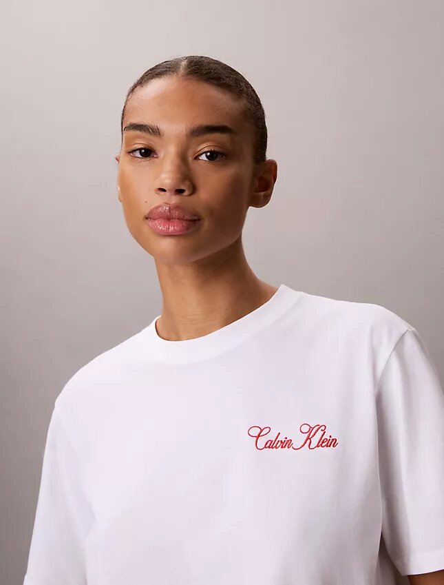 Tricou drept cu imprimeu grafic Calvin Klein în stil cursiv Tricou drept cu imprimeu grafic Calvin Klein în stil cursiv