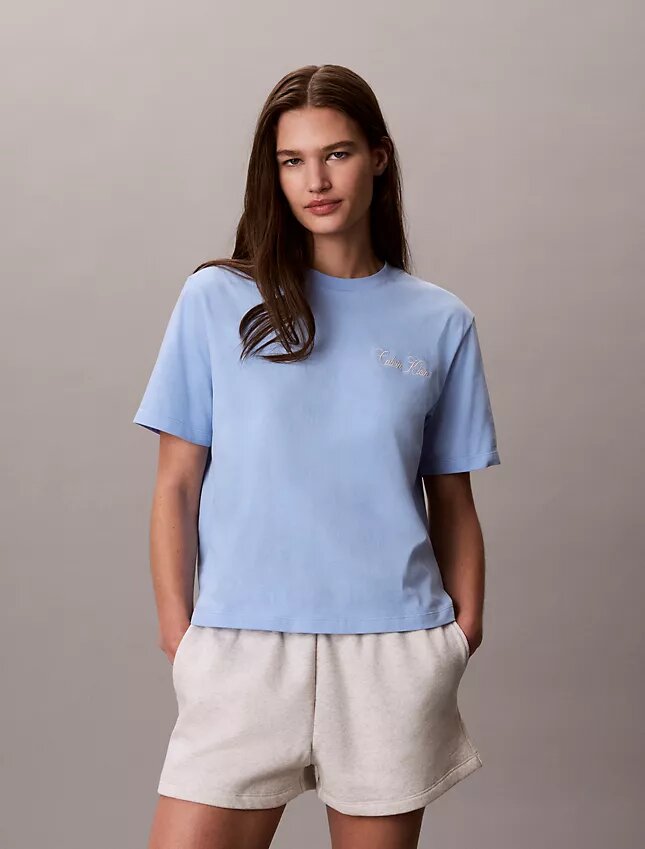 Tricou drept cu imprimeu grafic Calvin Klein în stil cursiv Tricou drept cu imprimeu grafic Calvin Klein în stil cursiv