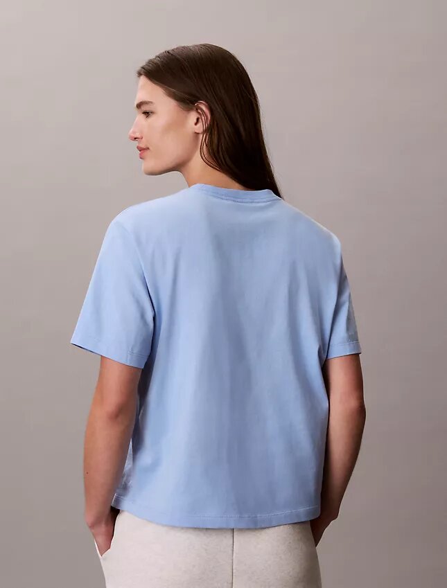 Tricou drept cu imprimeu grafic Calvin Klein în stil cursiv Tricou drept cu imprimeu grafic Calvin Klein în stil cursiv