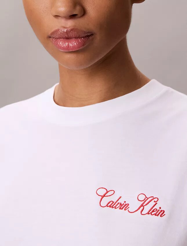 Tricou drept cu imprimeu grafic Calvin Klein în stil cursiv Tricou drept cu imprimeu grafic Calvin Klein în stil cursiv