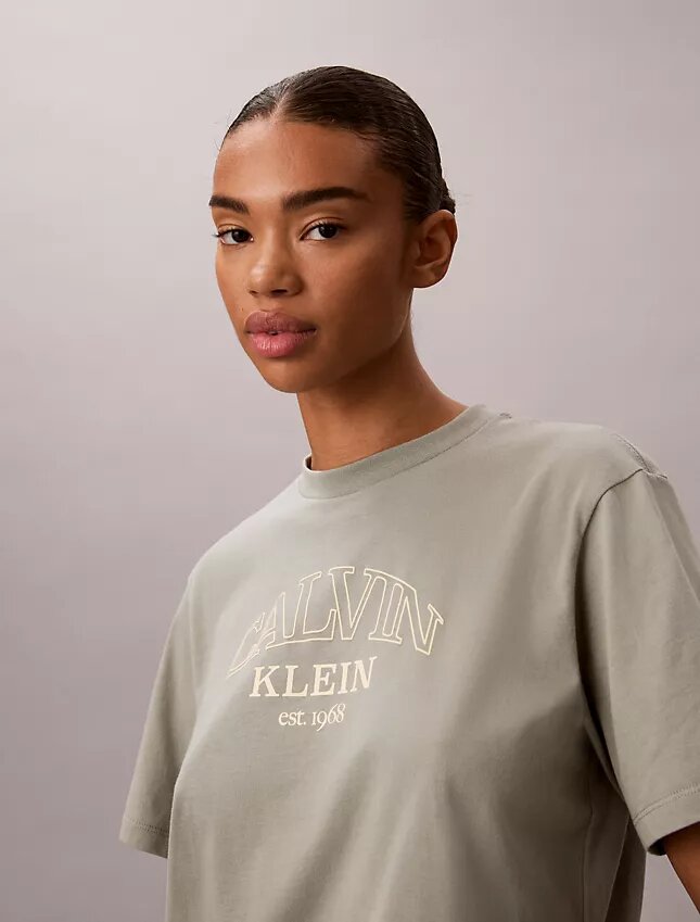 Tricou drept cu logo arhitectural Tricou drept cu logo arhitectural