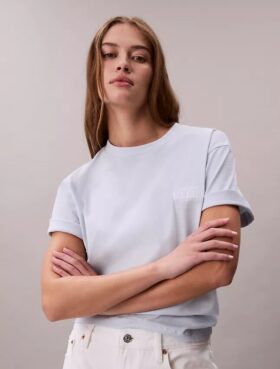 Tricou drept cu logo brodat