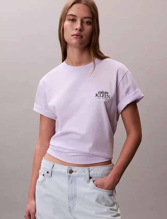 Tricou drept cu logo brodat Tricou drept cu logo brodat
