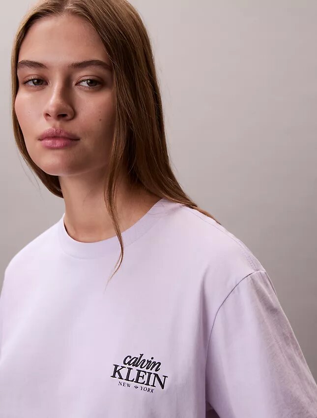 Tricou drept cu logo brodat Tricou drept cu logo brodat