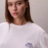 Tricou drept cu logo brodat Tricou drept cu logo brodat