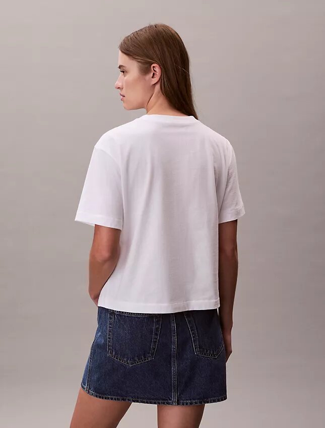 Tricou drept cu logo brodat Tricou drept cu logo brodat
