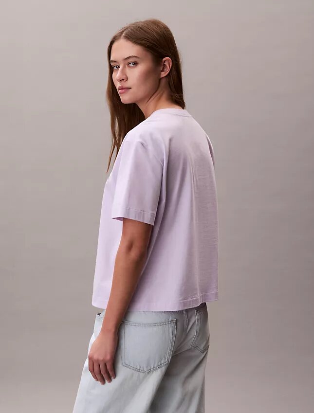 Tricou drept cu logo brodat Tricou drept cu logo brodat