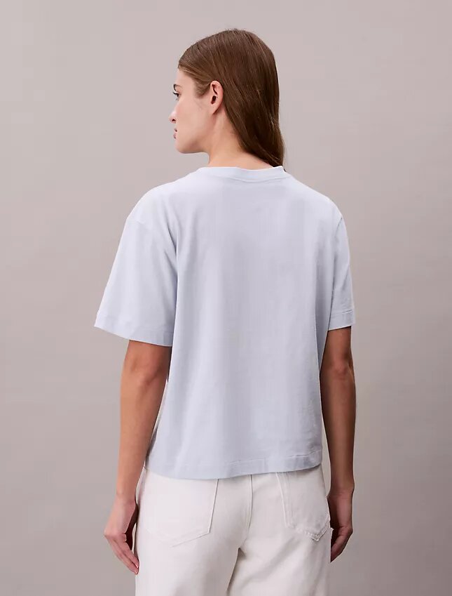 Tricou drept cu logo brodat Tricou drept cu logo brodat