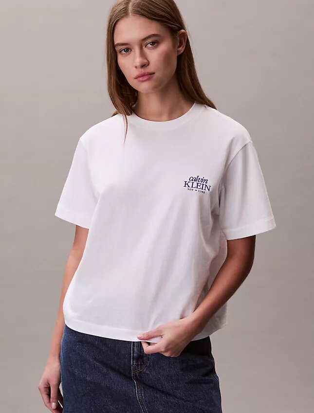 Tricou drept cu logo brodat Tricou drept cu logo brodat