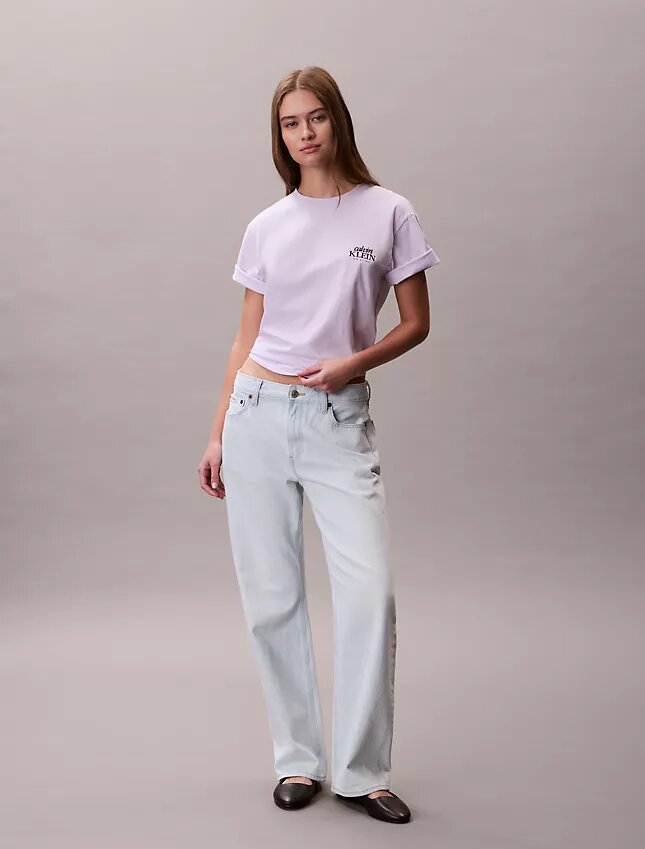 Tricou drept cu logo brodat Tricou drept cu logo brodat