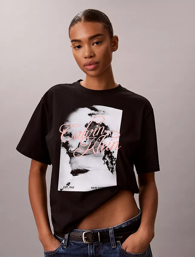 Tricou drept cu logo grafic decolorat Tricou drept cu logo grafic decolorat