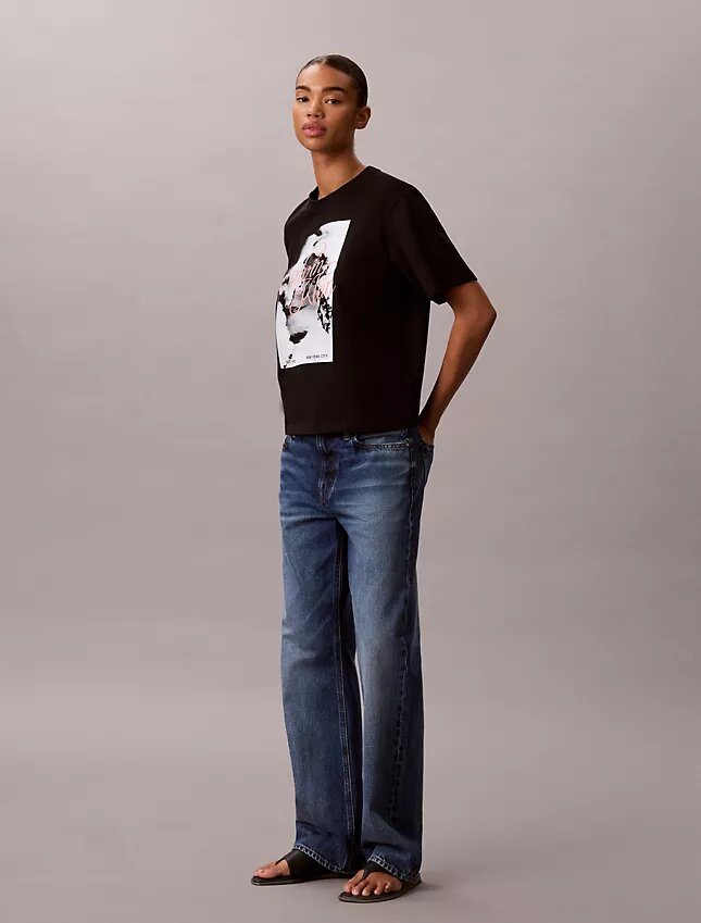 Tricou drept cu logo grafic decolorat Tricou drept cu logo grafic decolorat