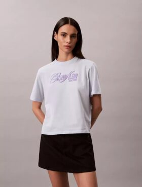 Tricou drept cu logo în relief