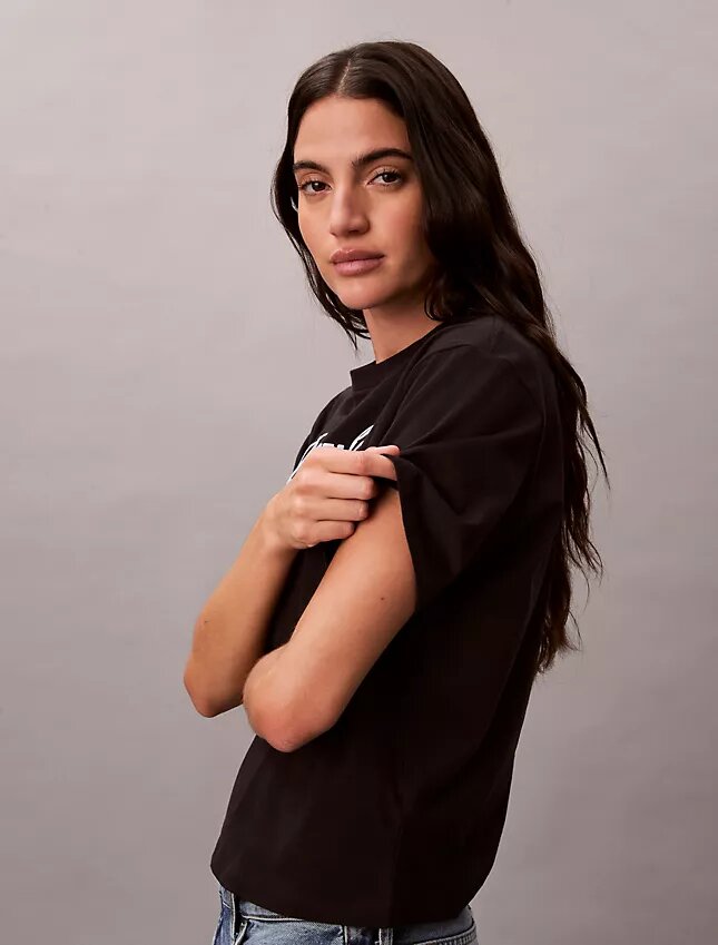 Tricou drept cu logo în relief Tricou drept cu logo în relief