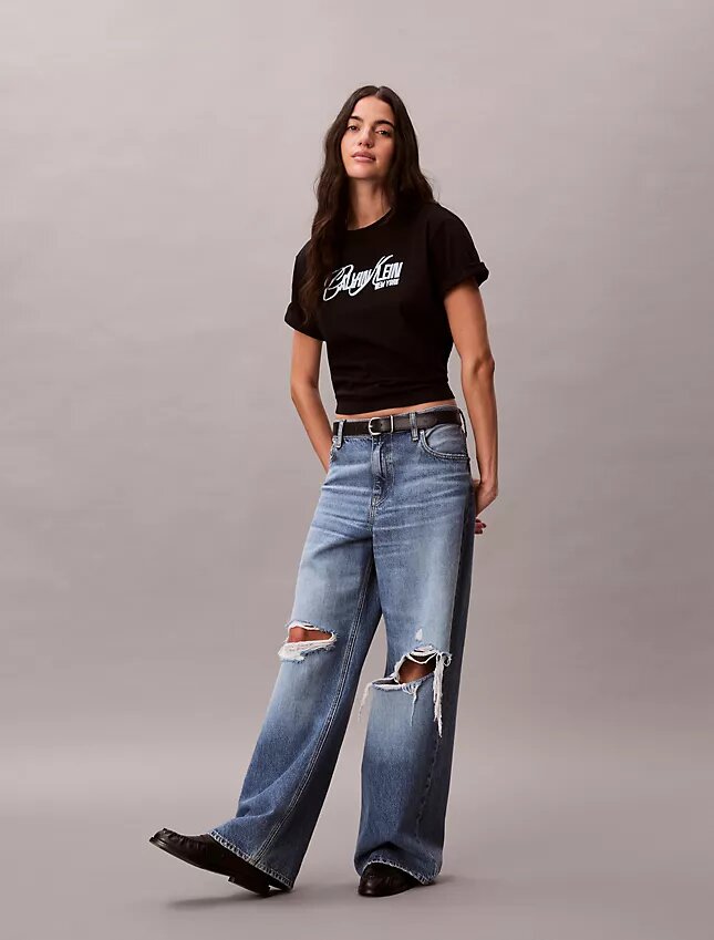 Tricou drept cu logo în relief Tricou drept cu logo în relief